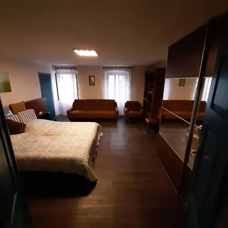 Dogs Baronesse Pasja Grofica Apartment Idrija